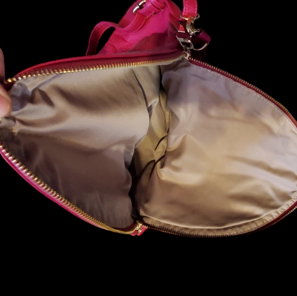 Hot Pink Leather bag.Fold over top zip. 10x13" size. - Picture 4 of 8